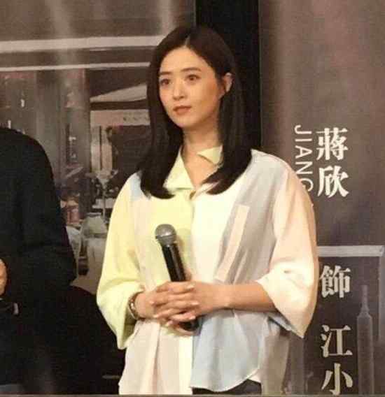 蒋欣变瘦惹评价：颜能打 造型画风太奇怪了