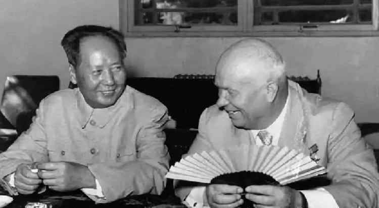 赫鲁晓夫传执政时与中国的关系 斯大林刚去世时，赫鲁晓夫为何送我国一吨重的黄金国徽？几年后的事让毛泽东震怒