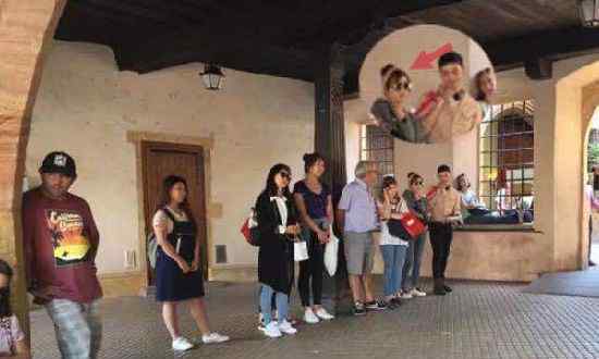 黄晓明赵薇街头狂奔被拍 网友调侃：减肥二人组