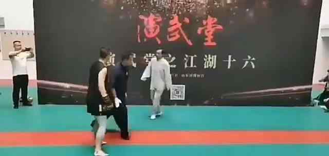 挺尸 刚刚！太极大师马保国被4秒钟KO，直接被打挺尸，接化发也不好使