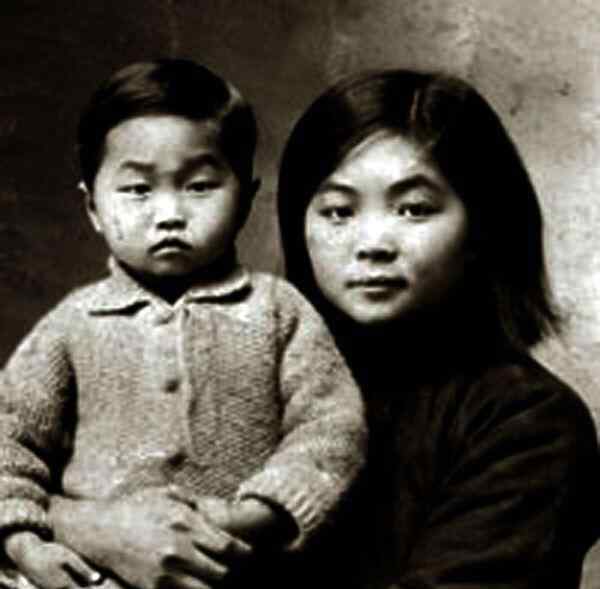 陈赓夫人 接到妻子牺牲电报，陈赓嚎啕大哭，夫妻分别72年，终于合葬