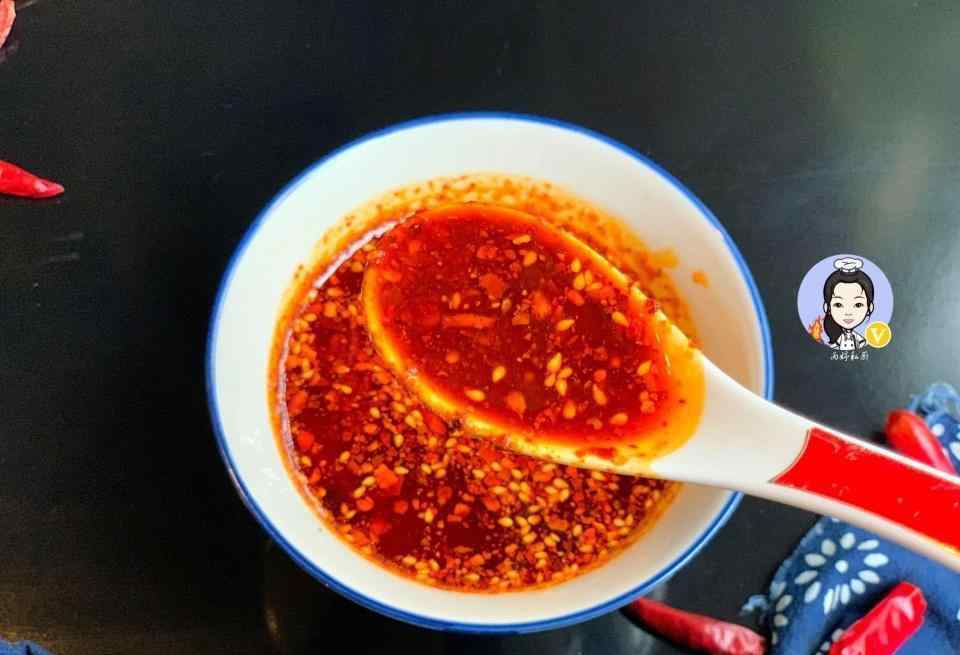 辣椒油怎么做才能又辣又香 才知道，做辣椒油时，不要直接淋热油，多加一步，又红又香特入味