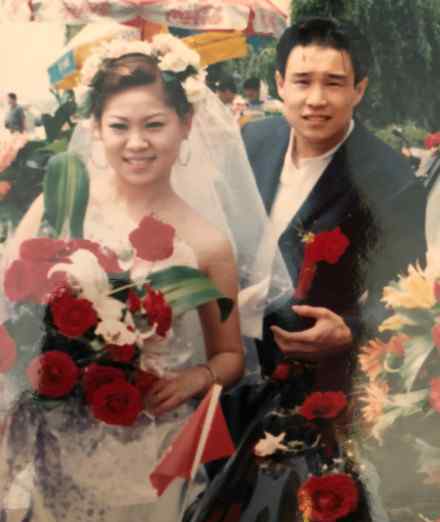 小沈阳庆结婚纪念日少算一年向老婆道歉 网友：回家跪榴莲吧