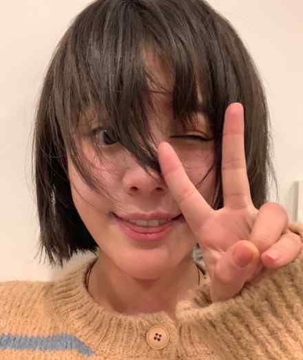 马思纯晒自拍回应自己变胖 网友：是福气啊