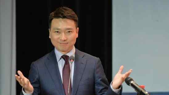 康辉老婆 两位最熟悉的著名央视主持人，是夫妻关系？康辉的妻子是她？