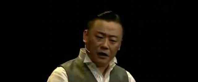 周立波骂人 53岁周立波公开骂人，言语犀利极其生气，疑似与唐爽再度开战
