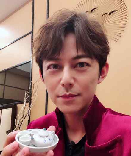何炅生日群星送祝福 快乐家族等众星好友为其送祝福
