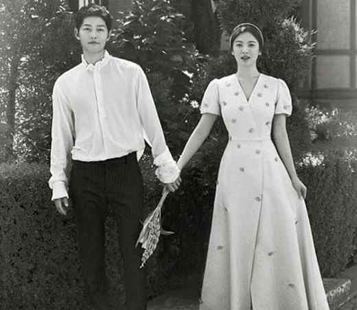撒狗粮宋仲基宋慧乔结婚一百天 宋仲基晒婚照超甜蜜