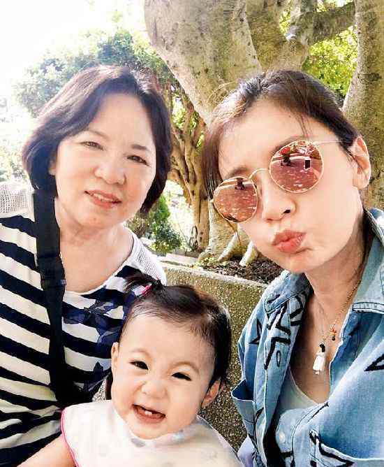 贾静雯新书谈再婚生女之路忆母亲 自认是理性妈妈可打80分