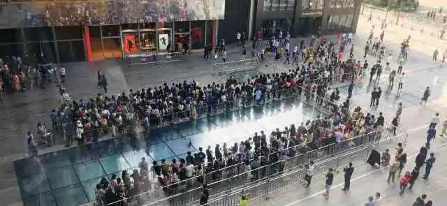 摆客中国 一天排队超2万人！中国最红的路边摊，连马云都被征服