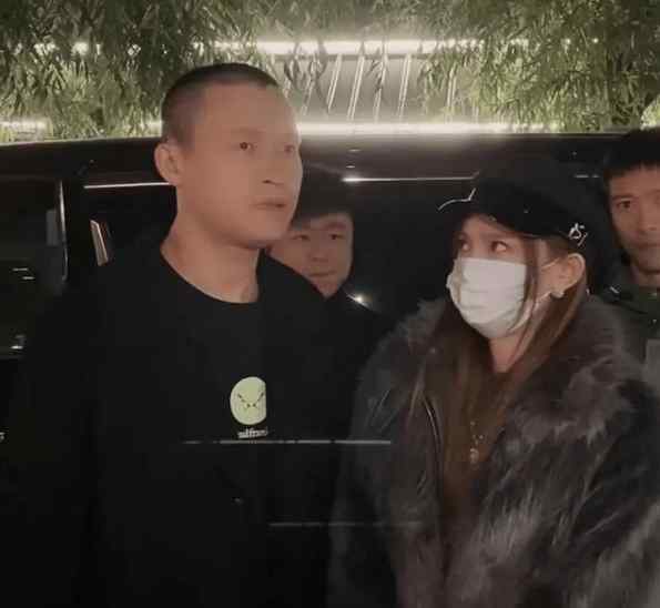小沈龙老婆 赵本山也不管？徒弟小沈龙赌输，受惩罚的却是老婆