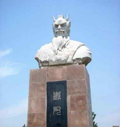 蚩尤是真实存在的吗 6500年前古墓发现龙虎图，墓主脊柱被斩断，网友：蚩尤真的存在？