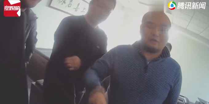 男子意外收到神秘包裹 打开一看竟是十几万黄金首饰！吓傻后报警