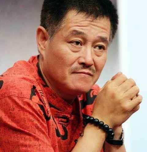 阿斗是谁生的 扶不起的“阿斗”， 被赵本山捧了整整12年，如今路边卖烧烤为生