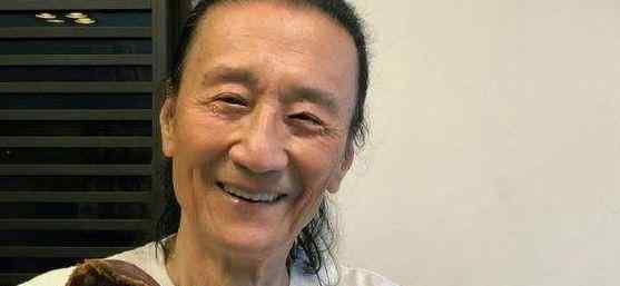 谢贤李小龙 谢贤年轻时地位有多狠？李小龙与他合影都靠边站，买楼跟买菜似的文章配图