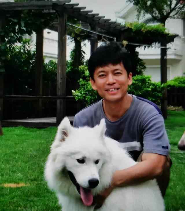 何政军妻子 国家一级演员何政军，结婚28年零绯闻，妻子是她，难怪很幸福