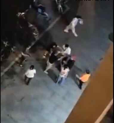 买到发霉食品去理论被打断骨头 到底发生了什么