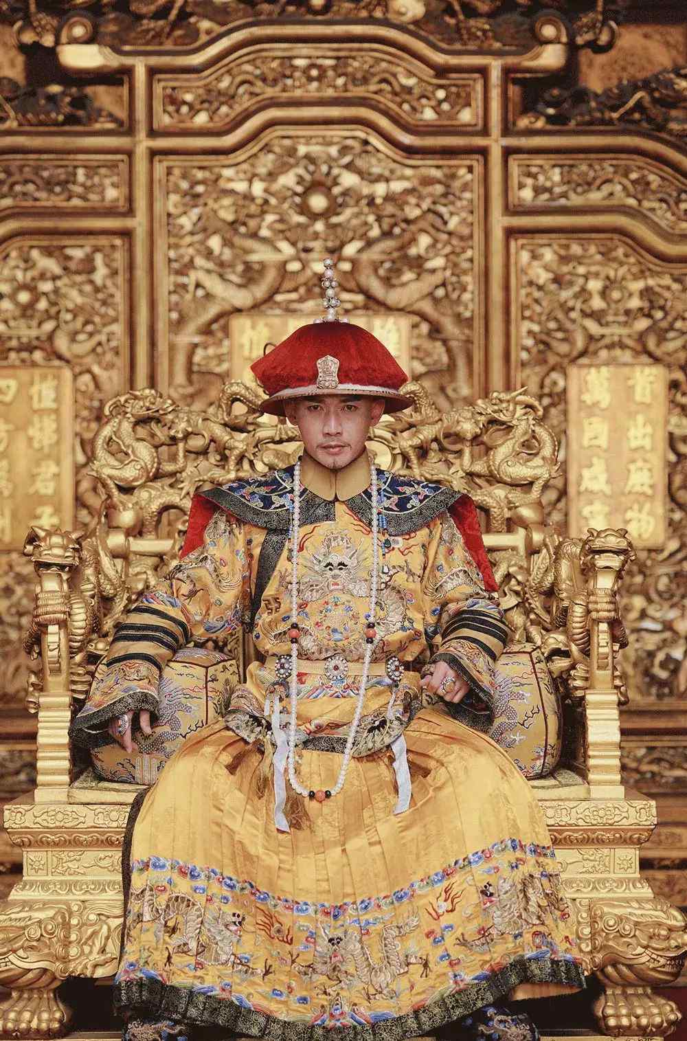 狎妓 他狎妓、性侵，狂妄自大却也满怀深情，历史上乾隆是怎么修炼成大猪蹄子的？