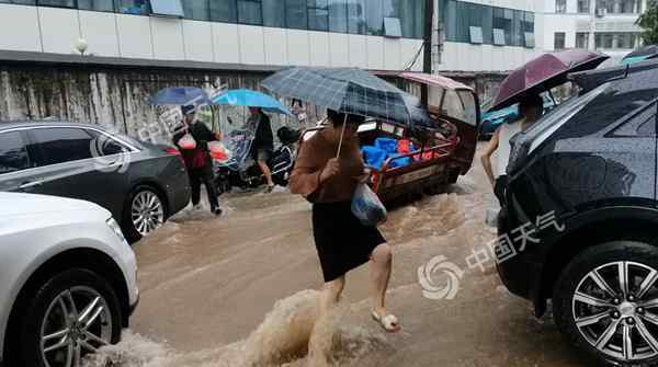 长江流域强降雨周末不停歇 8省区高温持续