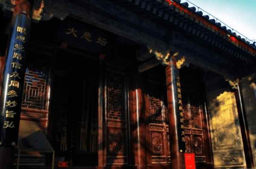 慈善寺 北京一座低调寺庙，藏有京城最大的石佛头，顺治曾在此出家