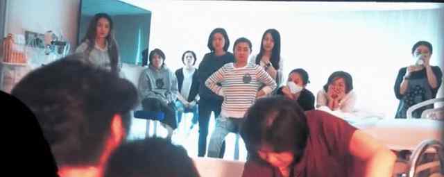直播临产宫缩阵痛视频 女星直播生子视频曝光！从水中折腾到床上，20多个小时后…网友炸了