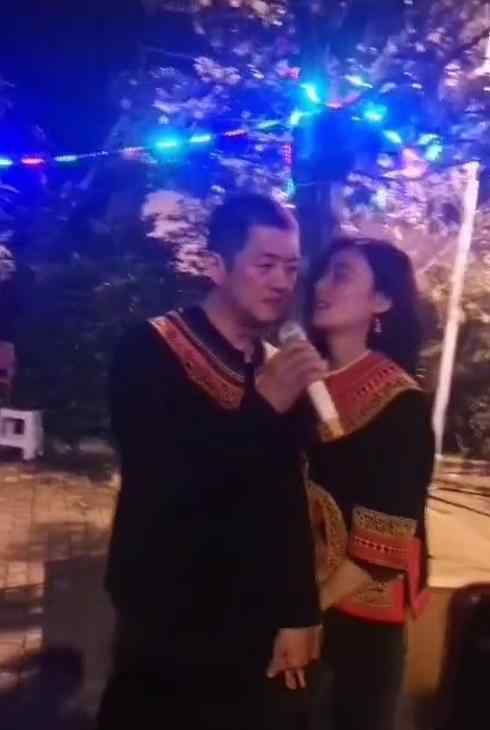 李亚鹏新恋情 李亚鹏深夜牵手彝族姑娘疑似新恋情曝光 女方身份火速被曝光后堪称门当户对