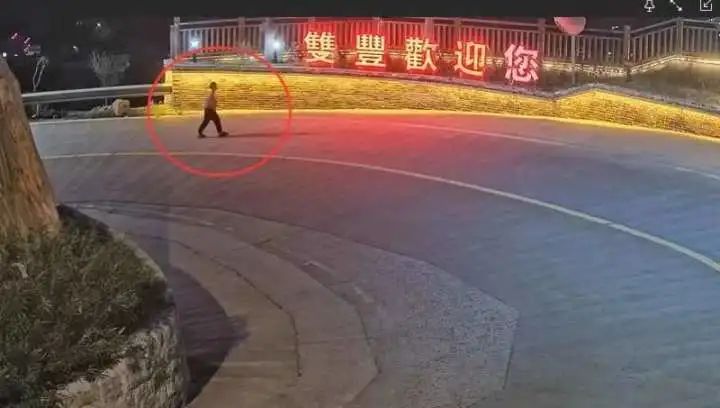 “你爱我还是爱作业？ ”11岁男孩离家出走：妈妈变了……
