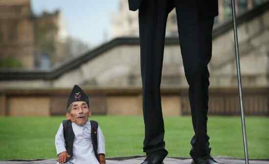 世界上最矮的人 震惊！世界上最矮的人身高55厘米 一日生活竟这么有趣