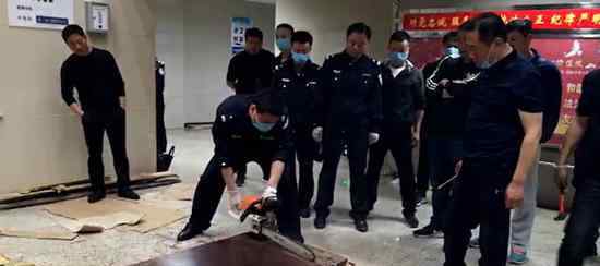 男子没工作却生活奢华 民警切开他家一个茶台发现惊人真相
