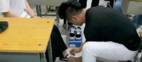 班主任花一个月工资送108名毕业生新鞋：让他们走得有仪式感