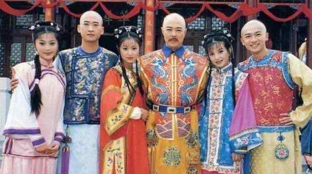 还珠格格翻拍 还珠格格又翻拍？看到小燕子的第4代扮演者，网友：这剧追到底