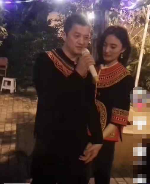 李亚鹏新恋情 李亚鹏深夜牵手彝族姑娘疑似新恋情曝光 女方身份火速被曝光后堪称门当户对