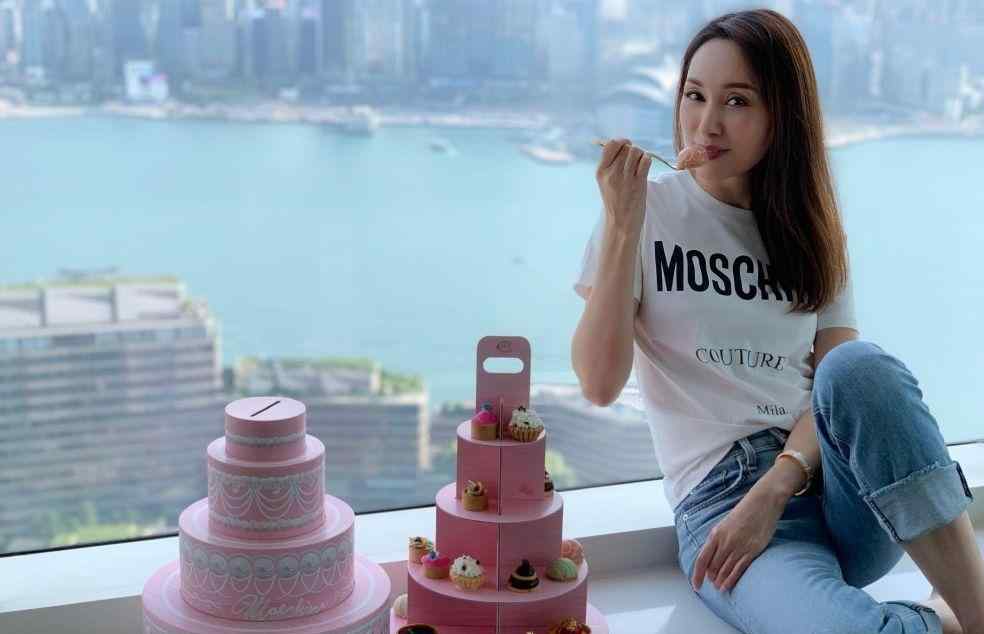 郭可盈父亲 50岁郭可盈自家豪宅内庆生，美貌依旧，网友:这片豪宅明星真多