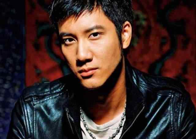 王力宏全家福 王力宏的爱妻原来是她，隐藏6年长这样，难怪一直不愿意公开她