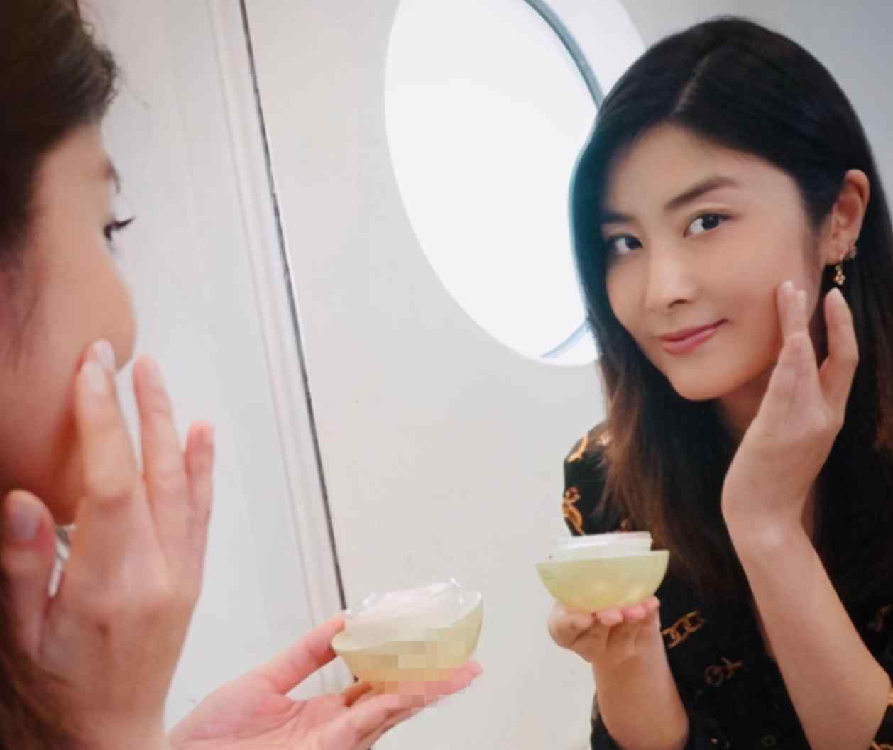 刘建浩 46岁天后陈慧琳近况，曾痛失双胞胎女儿，今半隐退在家相夫教子