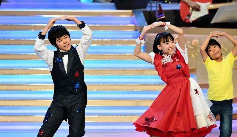 铃木福 芦田爱菜&铃木福 时隔6年再临红白场地凯旋再唱《Maru Mori》