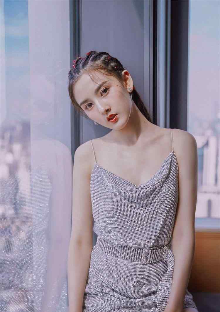 宋祖儿性感 21岁宋祖儿，性感成熟气质惊艳，这个妹妹不得了！
