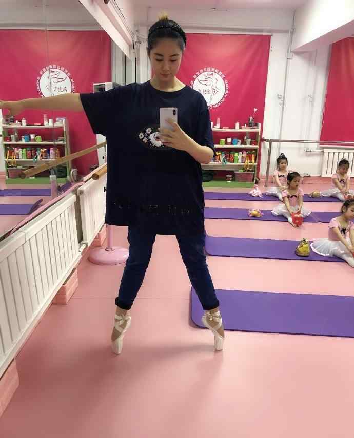 王小蒙扮演者 王小蒙扮演者毕畅，展示苗条身材，却被网友说没王亚彬有气质！