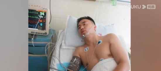 不会游泳的法警救起6名溺水者 最终被送医院抢救
