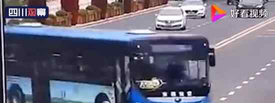 贵州公交坠湖事故已致21死 一共搜救了多少人