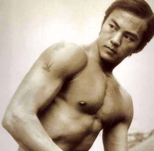 陶敏明 73岁狄龙全家近照，隐藏了39年的儿子，原来是我们熟悉的他！