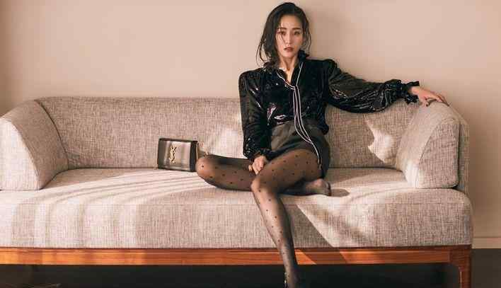 吊带袜的穿法 黑丝袜要怎样穿？女生必学10 个实用时尚黑丝穿搭法