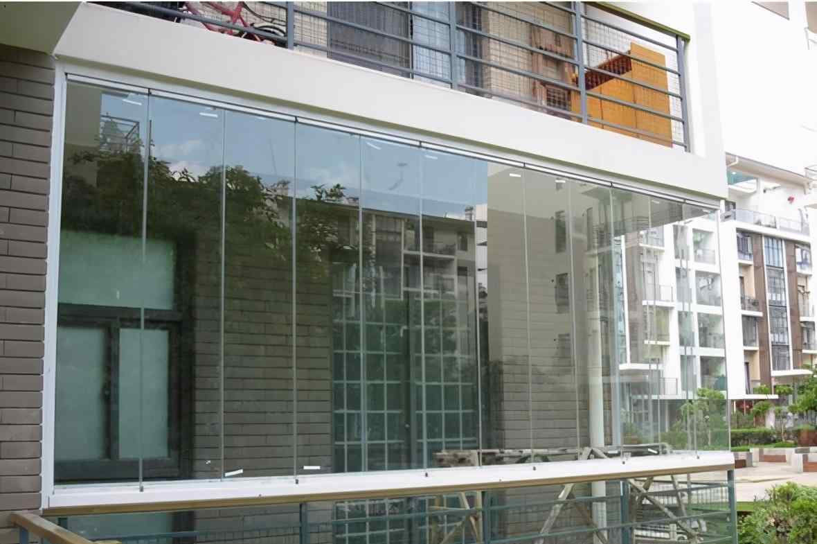 无框玻璃窗 新房装修用无框窗，玻璃往两侧一推，视野更开阔又有颜值！