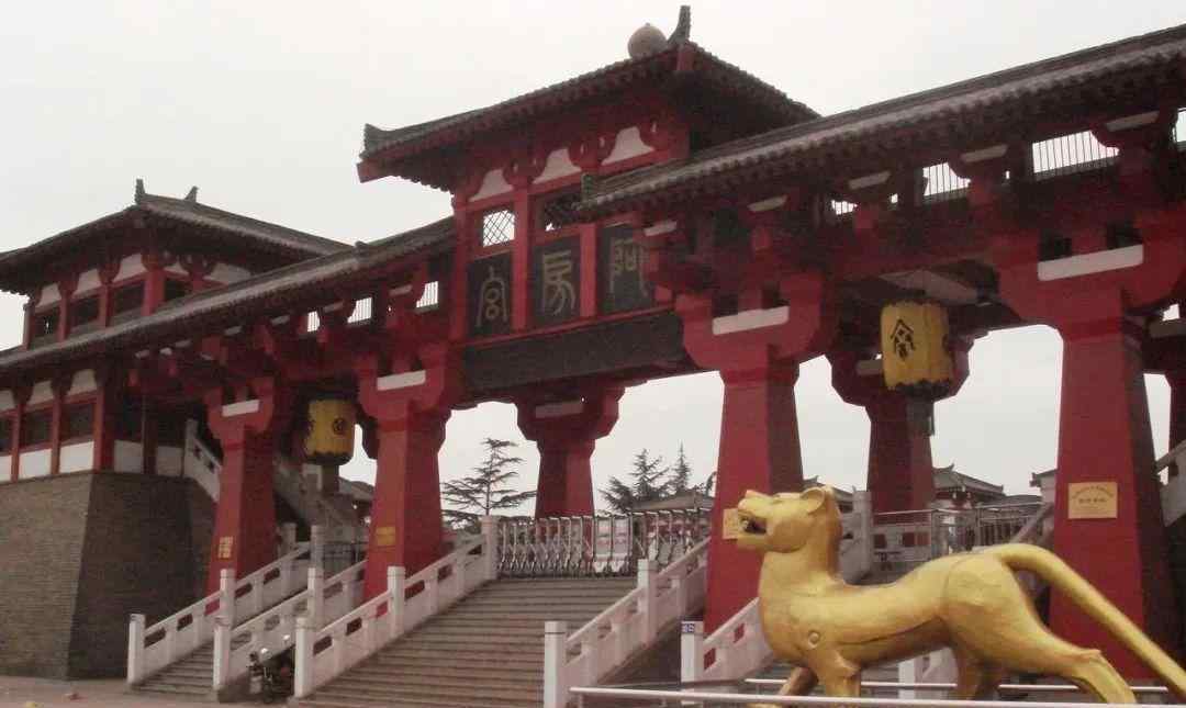 阿房宫景区 浪费400亿的烂尾景区，15亿的关公像，全国“又大又丑”的景点，到底烧掉多少钱？