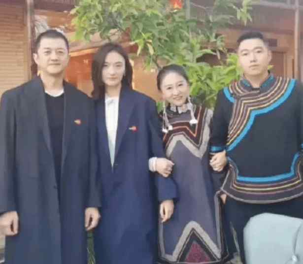 李亚鹏女友 李亚鹏恋情曝光后，前女友首更新动态，配图有深意