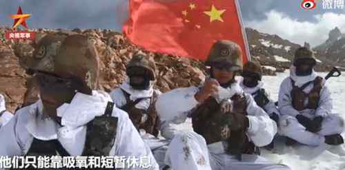 边防战士顶着8级大风缝国旗，这堵“人墙”坚不可摧！ 过程真相详细揭秘！