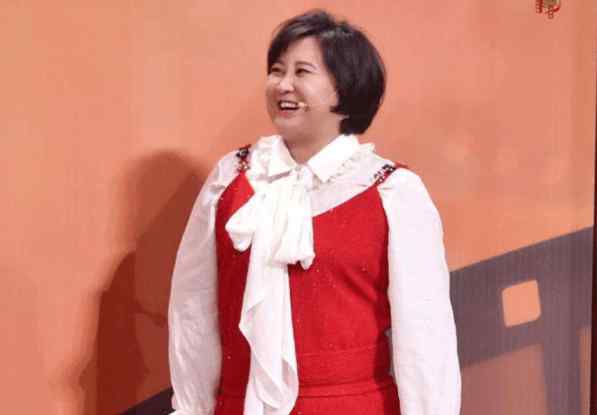 冯巩他姐 不忘本的贾玲：为供自己九年的姐姐买车买房，对师傅冯巩感激不尽