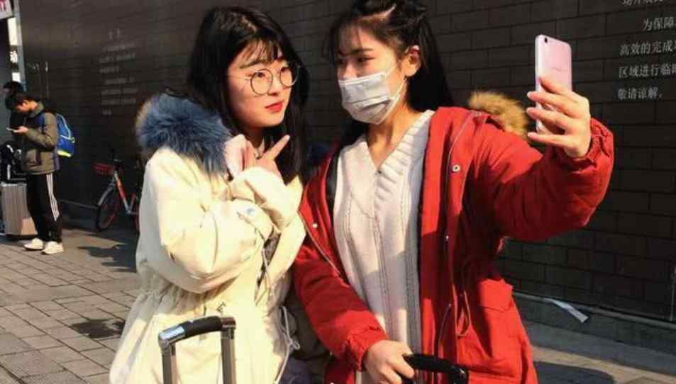 新疆初高中毕业年级开学 网友：今年的毕业生太难了