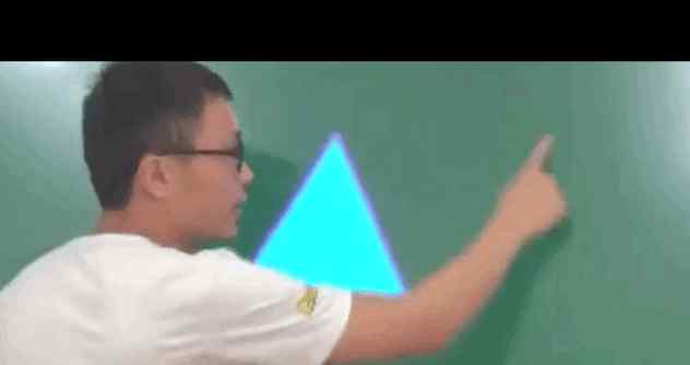 高中校园启用高科技黑板 老师直接用手涂写 网友：粉笔厂老板哭了