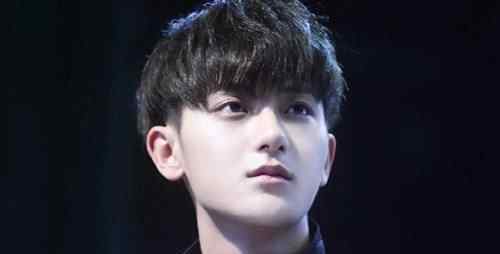 黄子韬父亲黄忠东简介 黄子韬的父亲黄忠东，据说家里资产过200亿